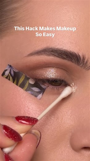 Anna, UGC beauty on Instagram: "This Easy Makeup Trick Actually Works✅ #makeup #eyemakeuptutorial #eyemakeup #eyeshadow #makeuptutorial"