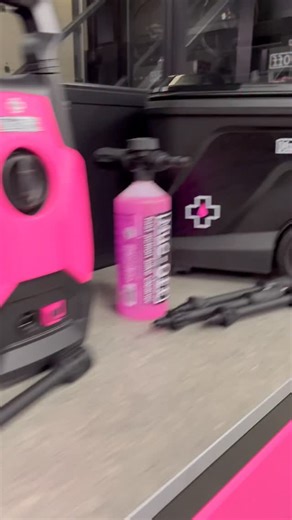 Christmas BTS: ✔️ White fluffy bomber jackets ✔️ Snow Foam ✔️ Christmas parody set built at MO HQ … and a bunch of our athletes let loose on a classic from 1994… Here’s the real magic: the BTS chaos that brought the festive feels. We even had time to hit the play park. #mucoff #christmasNo1 | Muc-Off