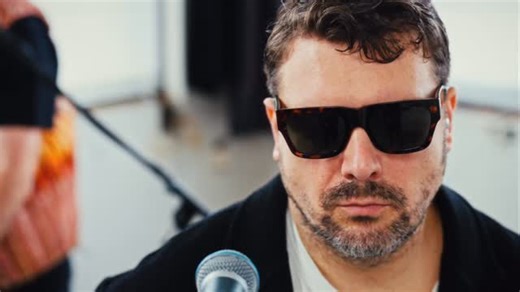 (WELL) - DONE - LIVE SESSION S @radimosax jsme měli vánoční pražskej koncert a rozhodli jsme se náš vajb zachytit na kameru. Takhle hrajeme naživo když hrajeme v týhle sestavě a ta sestava nejlépe vynikne na fesťáku, takže směle bookuj. Jinak v klasický sestavě Lábus a Kaiser jedeme teď několik zastávek a předprodej jede na @gooutcz. 6.3. @klubk2 ČESKÉ BUDĚJOVICE 7.3. @m.o.o.v.e.m.e.n.t PLZEŇ 20.3. @kabinet_muz BRNO 21.3. @kladivko_usti ÚSTÍ NAD LABEM 9.4. @bar.papir LIBEREC 17.4. @cargogallery 