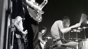 Learn to play a classic Peter Green guitar riff: Fleetwood Mac – Oh Well (Pt 1)