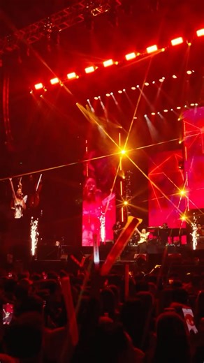 Morissette on Instagram: "Morissette - PHOENIX x RISE UP (𝐄𝓜𝐁𝐄𝐑 Live in Araneta) full official concert video up now on www.youtube.com/MorissettePh ✨❤️‍🔥🐦‍🔥 post-prod (edit, color, mix): @davejlamar"