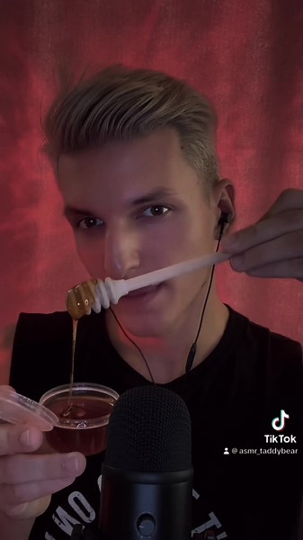 You love wooden spoon, so its time for honey spoon, wait you reaction!🐻🥄#teddybear #asmr #spoon