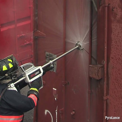 This transitional attack tool changes the way firefighters gain entry in an emergency situation.. via PyroLance | Interesting Engineering