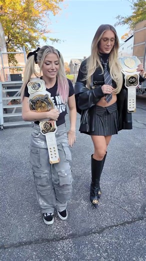#CharlotteFlair and #NiaJax go one-on-one TONIGHT on #SmackDown! 💪 | WWE