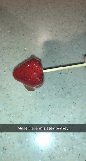 Made the candie strawberries cause my little sister saw the trend, was surprised it worked so well😁 #fyp #candie #srawberries #trend