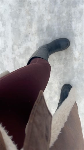 ASMR mit meiner Leggings auf dem Eis bevor es wieder weg ist. 😋