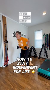 💥 How you strength train carries over to how you live. Movement has function. Whether you are carrying your grandchild or your laundry basket you need function strength to do it. 👉🏻This is the key to staying independent through our lifespan. #brickhousebones #coaching | Dr. Lisa Moore, DPT