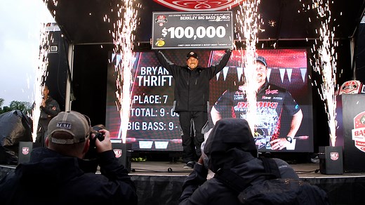 21K views · 683 reactions | One bite ➡️ $100,000! "If you're only going to catch one, that might as well be the one you catch." Bryan Thrift explains how he caught the biggest bass of the Championship Round at General Tire Heavy Hitters Presented by Bass Pro Shops. | Major League Fishing | Facebook