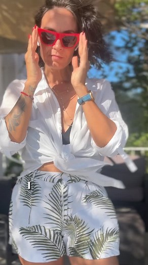 Margot on Instagram: "Trik za bijele zube bez filtera: BlanX Coco White, zubna pasta s 100% prirodnim kokosovim uljem i islandskim lišajem koji nježno izbjeljuje zube. Ostatak procedure je fakultativan, ali znam kad god obučem bijelu košulju i nasmijem se, svi mi šaljete vatrice 🔥. Našla sam je u otočkom dm-u, to znači da je sigurno ima i u tvojem kvartovskom. @dm_hrvatska"