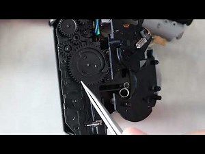 Multi-tasking gear in Instax Mini 7