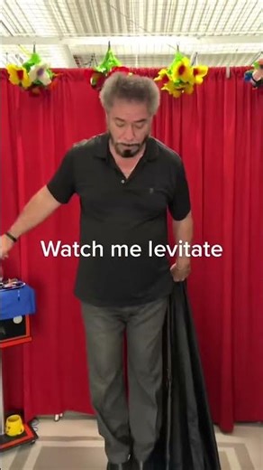 Chuck Caputo defies gravity in this stunning performance #illusion #viral #magician #levitation