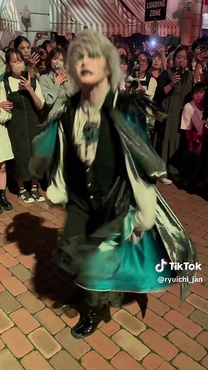 ✨人気なヴァンパイア🧛「唱」ゾンビデダンス、フルバージョン😊✨#ホラーナイト2024 #ユニバ #ホラナイ #usjハロウィン #usj #usjファン #usjユニバーサルスタジオジャパン #usjホラーナイト #ハロウィンホラーナイト2024 #ハロウィンホラーナイト #イケメンゾンビ #ヴァンパイア #デカダントナイトメアーズ #デカダン