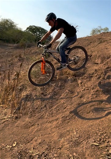 Ciclismo de Montaña: Descubre sus Beneficios y Modalidades