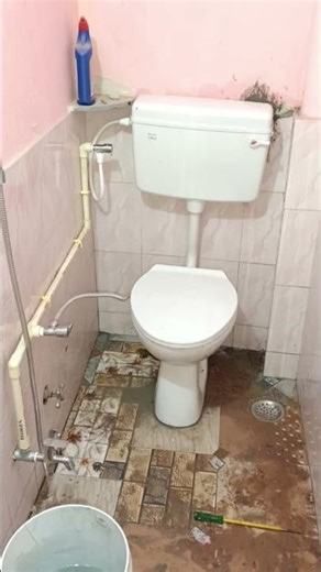 bathroom Western commode fitting plumbing work 🚽🚰🛠️ 💯 #plumbing #plumbingtime #bathroomfixture