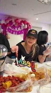 THANH THẢO,QUANG DŨNG RỦ LỆ QUYÊN VÀ DƯƠNG TRIỆU VŨ MUKBANG MÓN CRAWFISH SIÊU NGON CỦA KICKIN ‘ CRAB