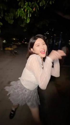 Mona☁️茉那 머나 on Instagram: "路上遇到這種的請離遠ㄧ點⋯喵 #高冷 #搞笑 #反轉 #meow #かわいい"