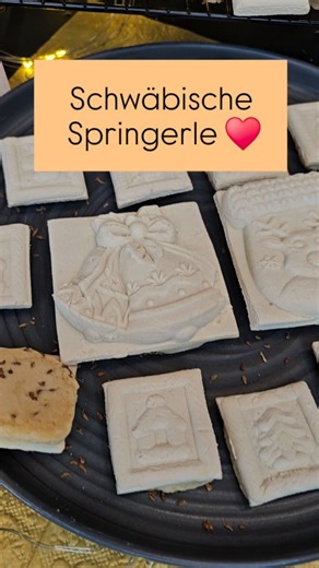 Stefanie Biedermann on Instagram: "Springerle – der schwäbischste aller Weihnachtsplätzchen! 🤍 Zart, aromatisch und mit den berühmten Füßle, wenn mer’s richtig macht. Dieses Rezept isch wie bei Oma: a bissle Geduld, a bissle Liebe – und fertig isch der Keks, der Kindheitserinnerunge zurückholt. 🍪 Zutaten (für echte Springerle mit „Füßle“) • 4 Eier • 500 g Puderzucker • 1 Pck. Vanillezucker • 1 Prise Salz + 1/4 TL Hirschhornsalz • 500 g Mehl • Anis ganz (fürs Blech) 1️⃣ Eier + Zucker + Vanille 
