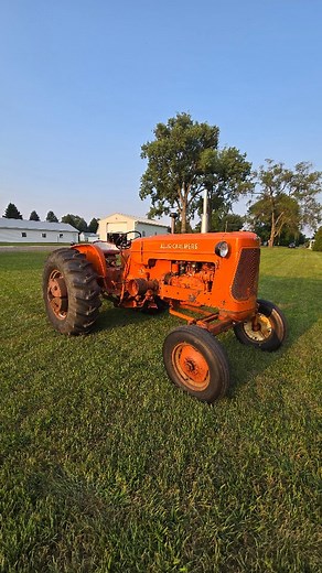 New video of freshing up the 1959 Allis Chalmers D17! Check it out! :) | Randy's Relics