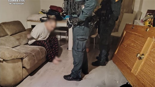 La Guardia Civil desmantela un punto de venta de drogas junto a un salón de apuestas en Guardamar del Segura