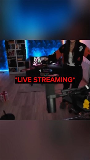 She Cut Her Hand On Live ❎