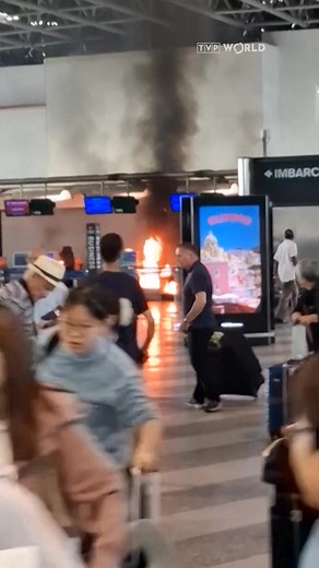 At Milan’s Malpensa Airport, a fire broke out in Terminal One, forcing a partial evacuation and sparking panic among passengers. Eyewitness footage shows people running from the check-in area, while one individual is restrained by a group of travellers. According to the Lombardy Airports Association, the fire prompted an immediate evacuation of parts of the terminal. The situation was brought under control within minutes, and one person was arrested. No injuries have been reported, but authoriti
