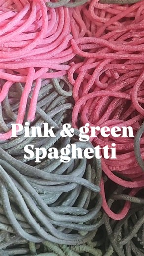 Pink & Green spaghetti in the Philips Pasta Maker - beetroot and spirulina #philipspastamaker #pasta