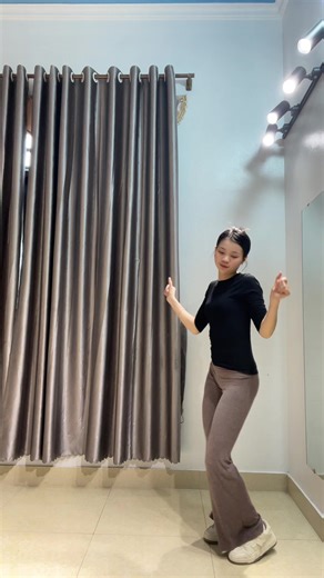 Video của Quyên tạp hóa bán gì ? (@quyenoi1234) với bản nhạc Sống Xa Em Deo Dễ Noper - Producer Noper