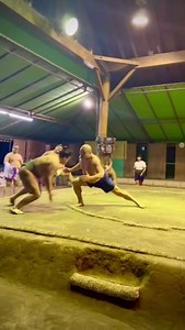 Mais do que força, É JEITO! 💪 O que você acha que faz mais diferença no sumô: força ou jeito? 🤔 📹: @nagaiakiyoshi (IG) #SumoNoCombate #Sumo | Combate