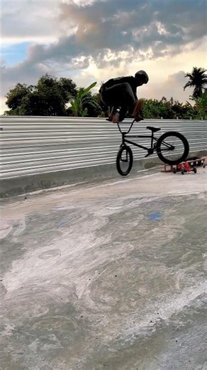 BMX 180 Tailwhip
