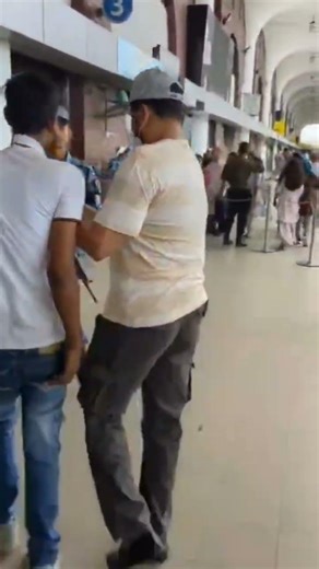 Wrapping Machine এর মাধ্যমে Wrapping করাবে বলে ধোকা দেওয়া ব্যক্তি আটক #hsia