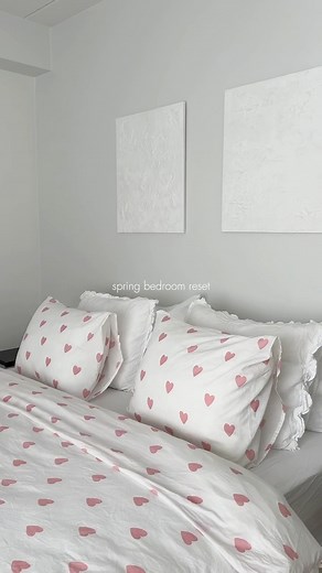 Ida Julia | cleaning & home on Instagram: "spring reset 🌷🤍🧺🎧 #springcleaning #bedroom #speedclean #cleaningmotivation #cleaningtips #cleanwithme #deepclean #cleantok #satisfyingcleans #motivation #cleaningtherapy #cleaningcommunity #cleaningobsessed #instaclean #viralreels"