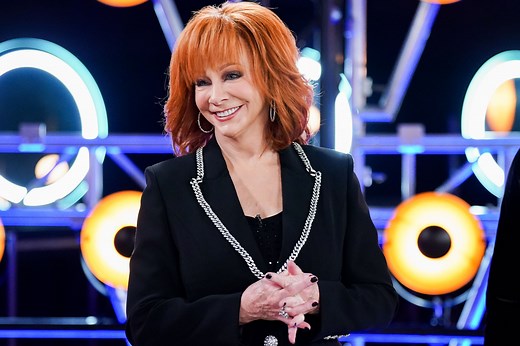 See Reba McEntire Without Her Signature Deep Red Hair Shade