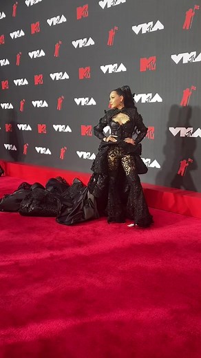 @Bella Poarch is STUNNING 🤩 #VMAs