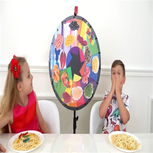 Diana and Roma Mystery Wheel of Spaghetti Challenge#4363 | Diana and roma Shoow