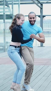 Wohnraum-Tanzkurs wa.me/4917684044661 #UrbanKiz #Salsa #Discofox Privat Tanzlehrer | Shawn Jerome Mc Cray | Facebook