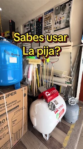 No todas las pijas se meten donde mismo… 😏 Y el que sabe usar bien la pija, se ahorra tiempo, dinero y corajes. Aquí te explico para qué sirve cada una y cuándo usarla para que no se te barra, no se oxide y no tengas que repetir el trabajo 🔩🔥 ¿Tú cuál usas más en la obra? 👇 Te leo en comentarios. #Ferretería #TipsDeConstrucción #MaestrosDeObra #Albañilería #Herramientas