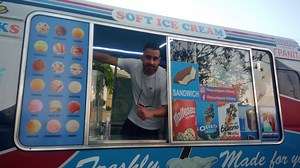 ΒΙΝΤΕΟ: Ο νεαρός αλλά παραδοσιακός παγωτατζής που δροσίζει τους Λεμεσιανούς | AlphaNews