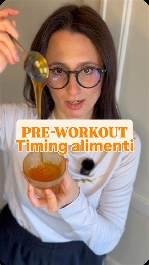Dr.ssa Livia Paci - Dietista on Instagram: "⚡Mangia per allenarti, non allenarti per mangiare! Il pasto pre‑workout non è un semplice “spuntino prima della palestra”: dev’essere leggero ma energizzante, con carboidrati ben digeribili, una piccola quota di proteine e, se serve, un tocco di miele. Evita i digiuni improvvisati o i piatti pesanti che ti appesantiscono; punta su ciò che da energia senza appesantire e idratati sempre 💧. Il timing dei nutrienti può fare davvero la differenza silla tua