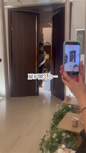 . @petit.wedding をフォローしてね♩ #小さな結婚式 をつけてのお写真投稿も大歓迎です♡ こちらの公式アカウントでリグラムさせていただきます＊ . おふたりだけでのウェディングフォトを予定し、 ご来館された新郎新婦さま 扉が開いた瞬間 目の前には親族の皆さまがずらり。 “一緒に祝いたい” その気持ちが集まって生まれた 親族からのサプライズ挙式。 小さな結婚式ではそんな サプライズ挙式も可能✨️ 叶えたいを全力でサポートします💍 . >>#小さな結婚式名古屋店 . ——————— #名古屋花嫁 #挙式プレゼント #結婚式サプライズ