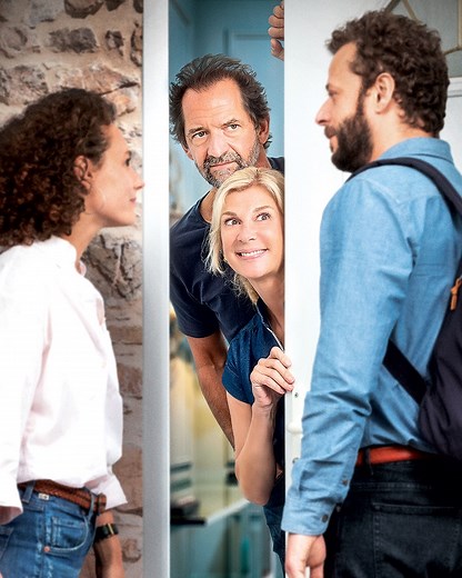 La comédie parfaite pour votre retour au cinéma 😀 Découvrez la bande-annonce de CHACUN CHEZ SOI de Michèle Laroque avec Michèle Laroque et Stéphane De Groodt. Au cinéma le 2 juin ! | STUDIOCANAL