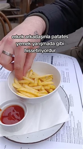 sohbet ederken bir anda patates kızartmasını yeme challenge oluyo