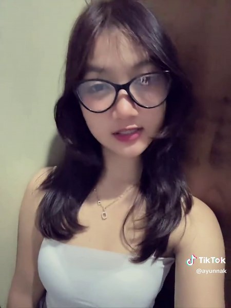 ayuena (@ayunnak)’s videos with you can buy everything but you can't buy love - 𝔅𝔞𝔱 // 𝔈𝔪𝔦𝔩𖤐