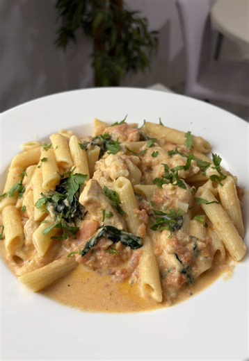 Pasta cremosa con pollo queso y tomate 🍅 #recetas #recipes | Pasta Con Pollo