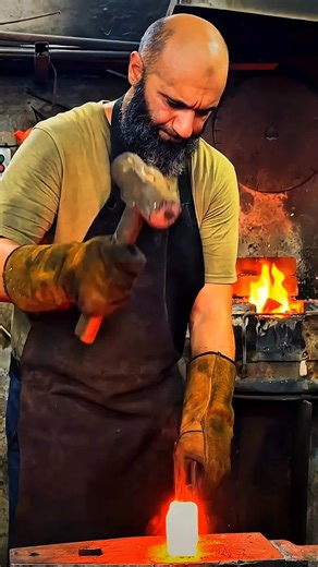 From rusted chains to a razor-sharp masterpiece. ⛓️🔥 ​Watch the process of forging salvaged steel into a solid billet using the power press and hammer. The distinctive pattern revealed after the flame treatment is incredible. Custom knife making at its finest. ⚔️🔨 ​What do you think of this pattern? 👇 ​#knifemaking #blacksmith #trending #metalwork #handmade