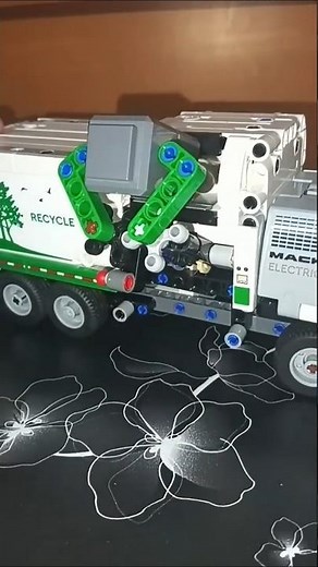 LEGO 42167 Showcase | LEGO Technic Mack LR Electric Garbage Truck | Review 42167 | LEGO Technic 2024