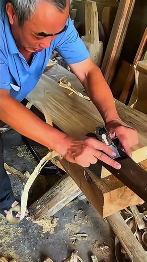Old Carpenter’s Hand Plane Magic — Perfectly Smooth Wood in Seconds ✨