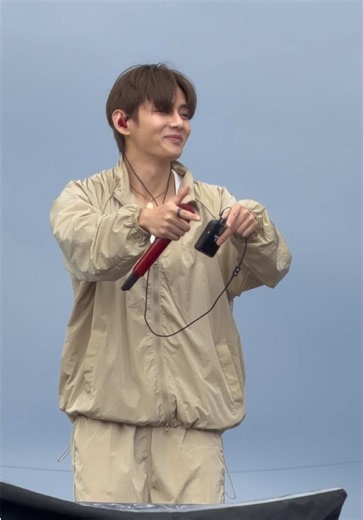 soundcheck taehyung vs on stage v , his duality goes crazzyyy // BTS Taehyung Arirang Tour in Toronto @BTS #taehyung #v #arirang #toronto #fyp