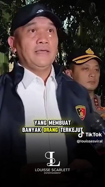 Bayangkan menemukan brankas rahasia di balik tembok kamar, isinya 74 kilogram emas batangan dan tumpukan dolar. Ini bukan film, ini kejadian nyata di Sentul. Kortas Tipidkor Polri menyita barang bukti senilai sekitar Rp476 miliar dari sebuah rumah mewah di Sentul, Bogor, terkait pengusutan kasus korupsi di sejumlah BUMN. Uniknya, sampai sekarang pemilik rumah masih jadi tanda tanya. Menurutmu, siapa yang berani menyimpan harta sebanyak ini di dalam rumah? #Sentul #Korupsi #EmasBatangan #BeritaVi