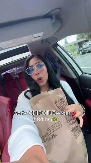 What I order from chipotle as someone who loves to eat yummy food while still hitting all of my fitness goals! Delicious, super filling, high in protein and low cal! Perfect if you are in a rush and need to pick up a quick meal. I hope you give this one! #fitnessmotivation #protein #chipotle #fitnesstips #onthego | Muriikaa