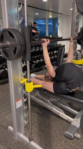 Why am i just now trying this? Have you all been gatekeeping? 👀 #gym #gymtok #gymgirl #CapCut #flexible #contortionist #contortionistchallenge #funny #weightlifting #benchpress #girlswholift #fitgirls